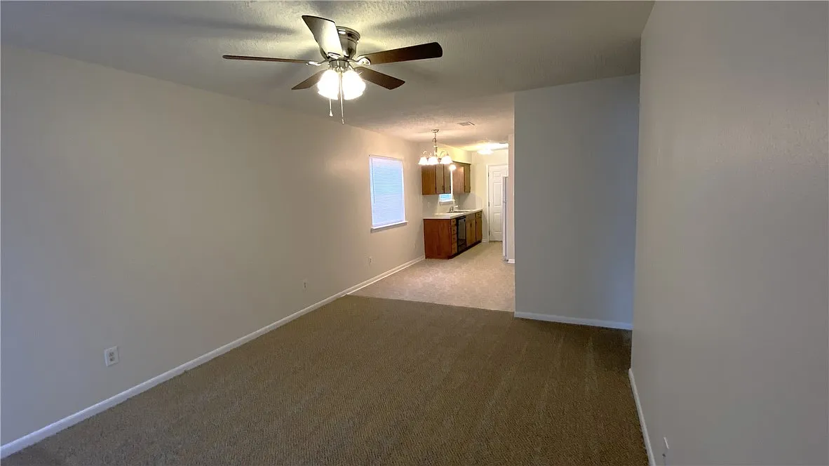 2 bed, 1.0 bath, 858 sqft, $975 — Photo 2