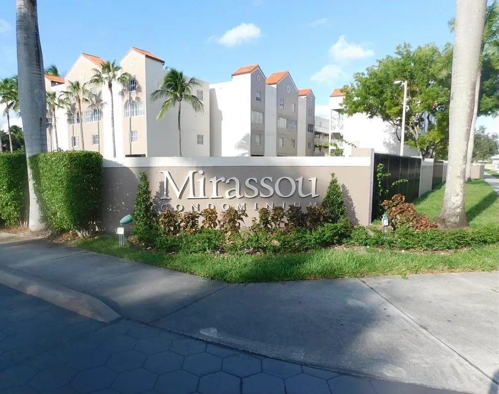 2 bed, 1004 sqft, $2,100 — Photo 1
