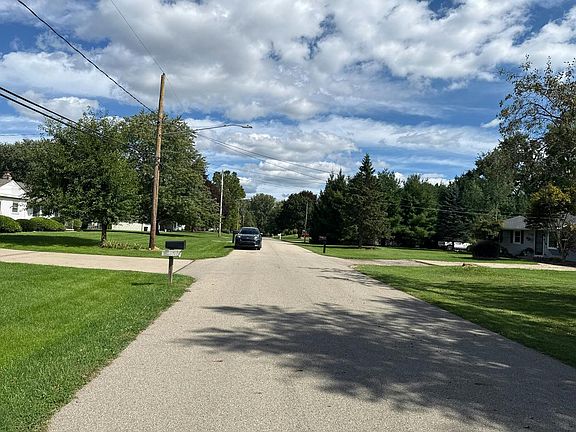 4th image of 1642 Duguid Rd