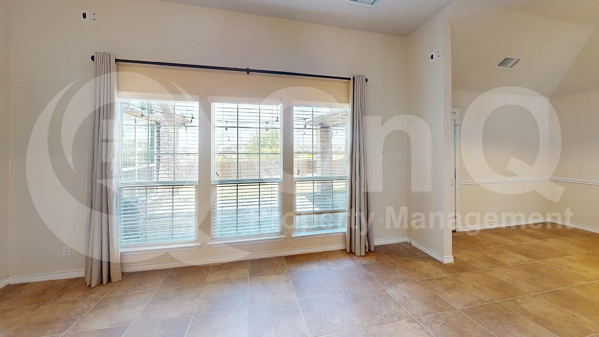 4 bed, 4.0 bath, 2817 sqft, $3,200 — Photo 4