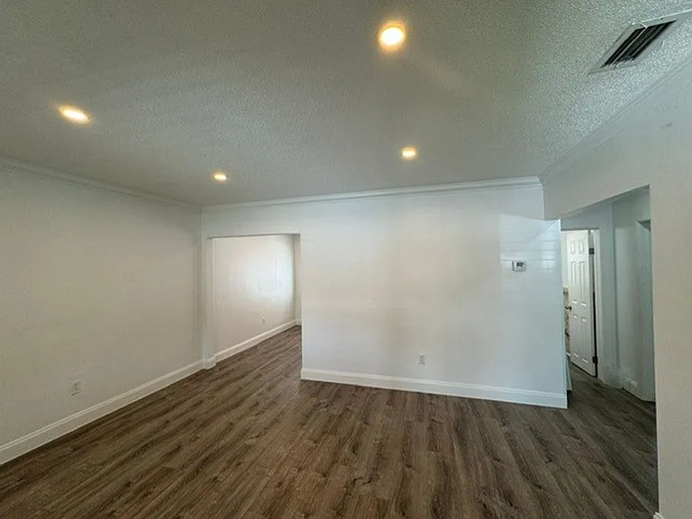 1737 Liberty St — Photo 8