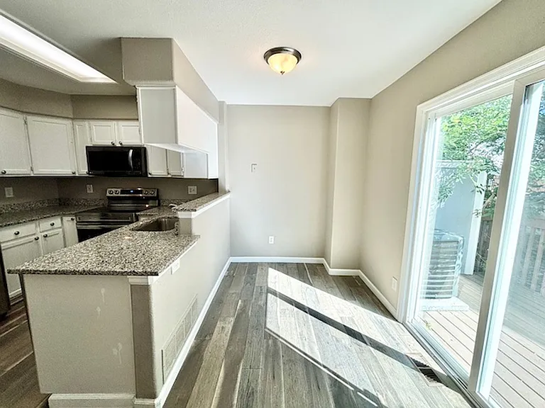 1044 S Paris Ct — Photo 6