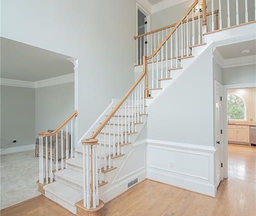 4th image of 5305 Chaversham Ln
