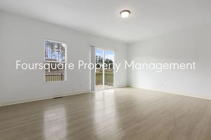 1424 Grove Village Rd — Photo 17