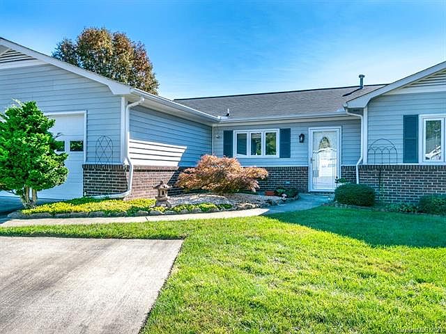 1st image of 301 Dellford Ct