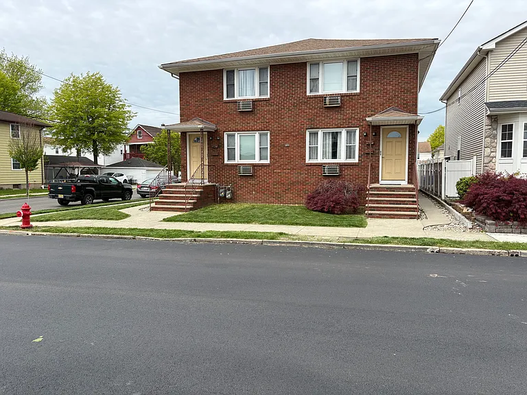 77 Heald St — Photo 1
