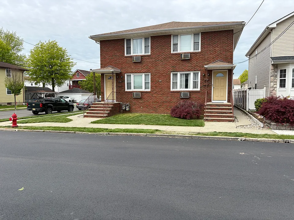 77 Heald St
