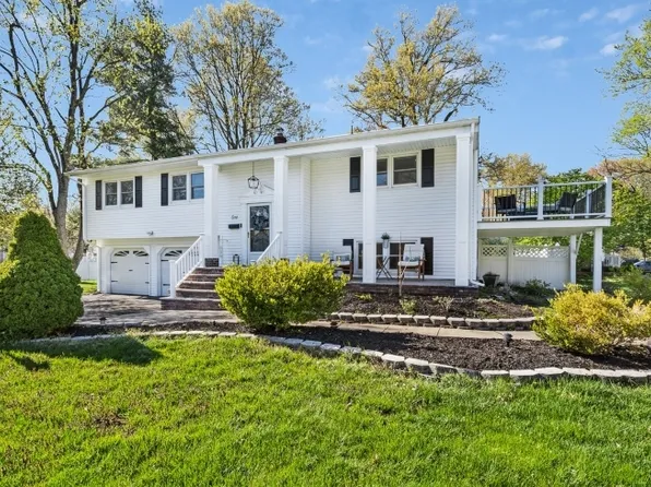 1 Evergreen Dr, Lincoln Park Boro, NJ 07035