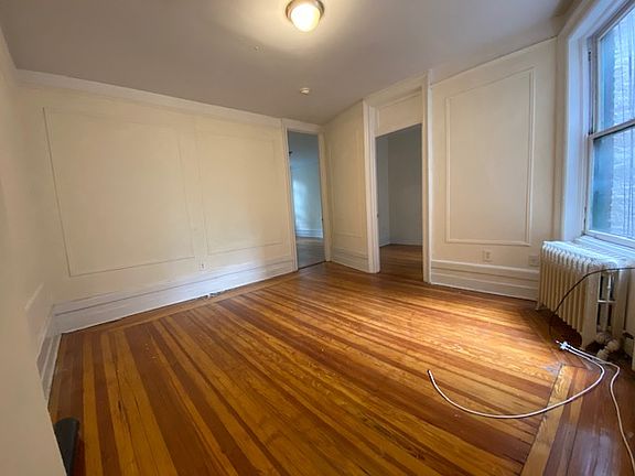 3rd image of 33 Bank St APT 12A