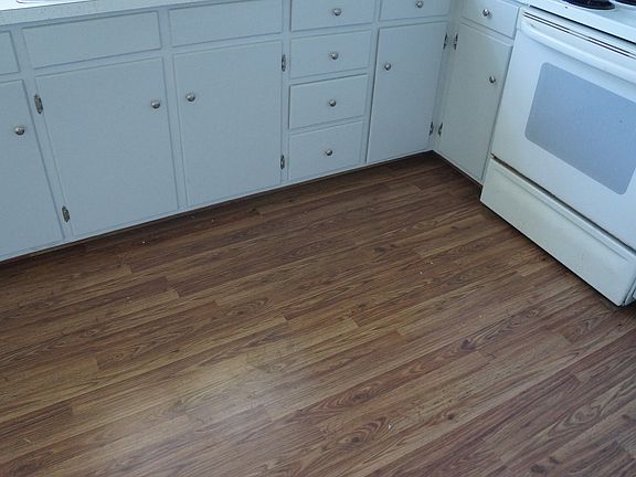 Wood laminate flooring