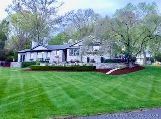 32 Windsor Rd E, North Haven, CT 06473