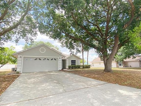 2nd image of 140 Cedarpark Ln