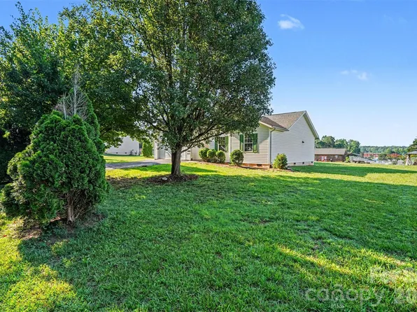105 3rd Ave NW, Hildebran, NC 28637