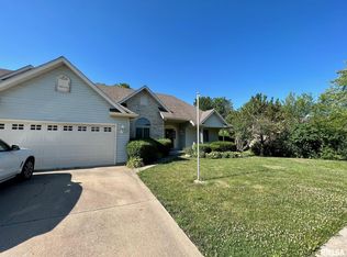 19442 Pinecrest Rd, Petersburg, IL 62675