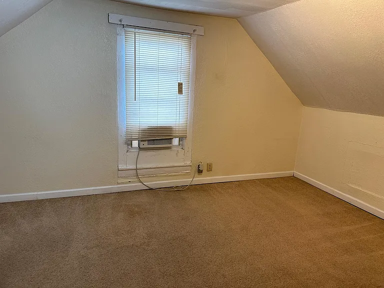 415 S High St — Photo 14