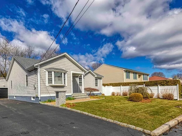213 Boyden St, Fall River, MA 02721