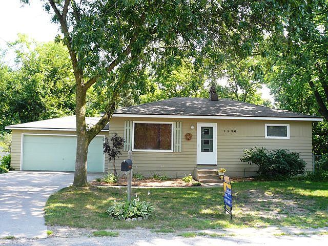 Fresh and Clean with New Paint,Hardwood Floors, 2 1/2 Stall Garage