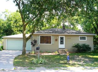 1936 Oak Cliff Dr NE, Grand Rapids, MI 49525