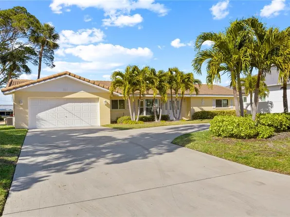 611 Dundee Ln, Holmes Beach, FL 34217