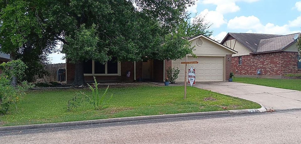 1st image of 4014 Hunter Creek Dr