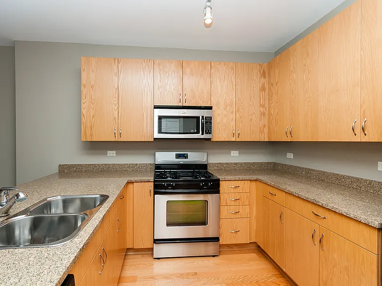 451 W Huron St #703 — Photo 4