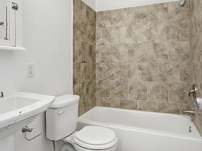 2740 Pleasant Ave — Photo 10