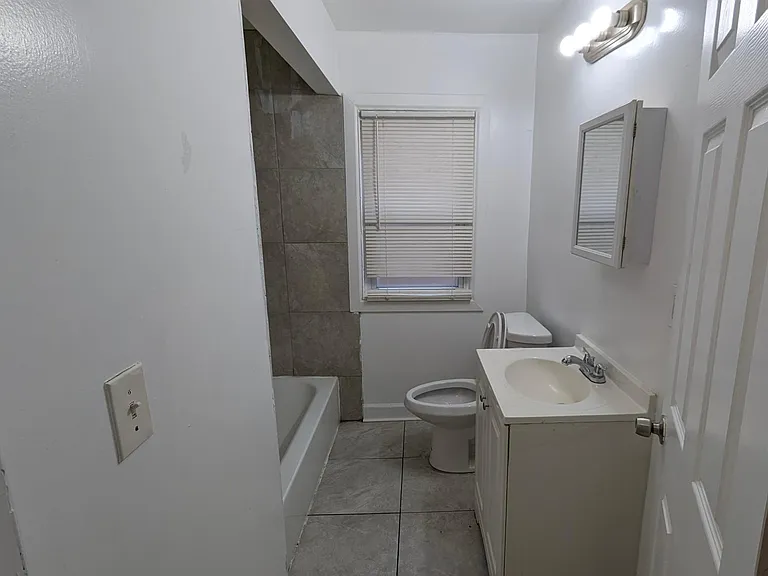 18489 Westmoreland Rd — Photo 9