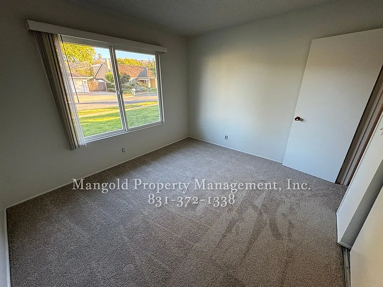 22490 Ferdinand Dr — Photo 20