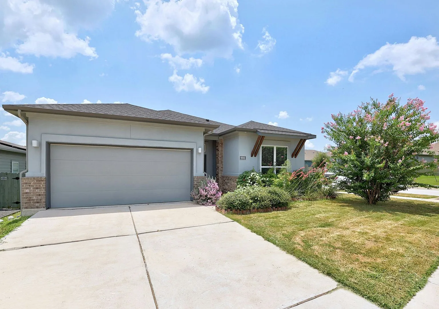 Amazing 3 bed 2 bath in Manor — Photo 3