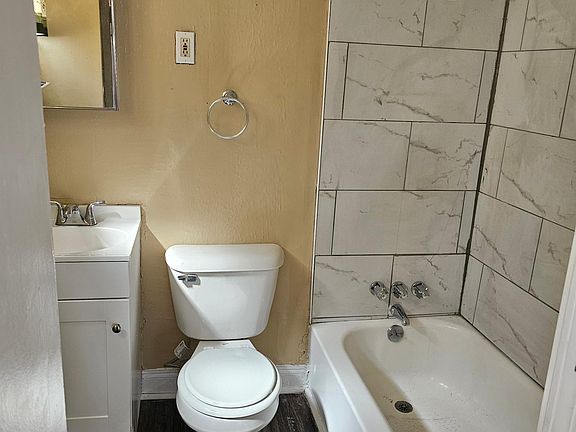 4th image of 315 Winkler Ave #1