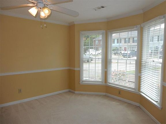 3rd image of 1010 Windy Oaks Ct SE
