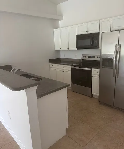 1910 SW 15th Pl — Photo 1