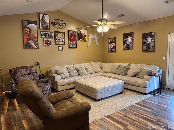 4th image of 4017 Country Club Rd