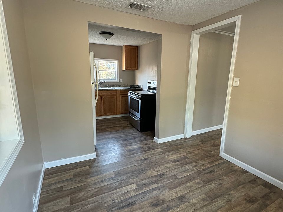 2nd image of 3627 Pebble Hill Rd