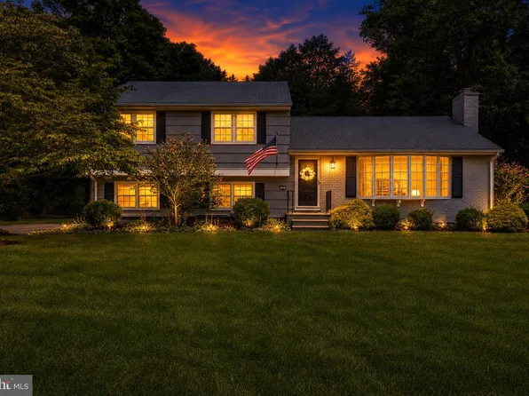 10 Boxwood Ct, Ewing, NJ 08628