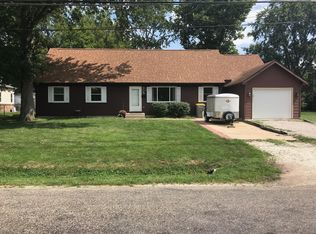 905 S Irving St, Monticello, IL 61856