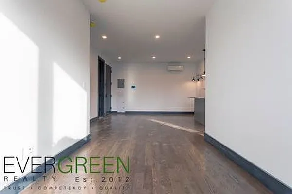 Rented by Evergreen Apartments BK | media 25