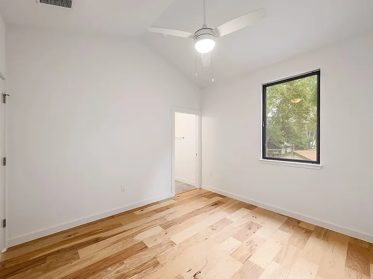2104 Columbia Cv #B — Photo 14