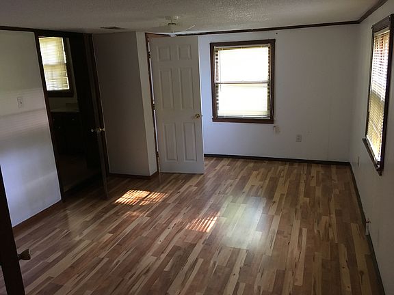 5th image of 82 Hillview Dr