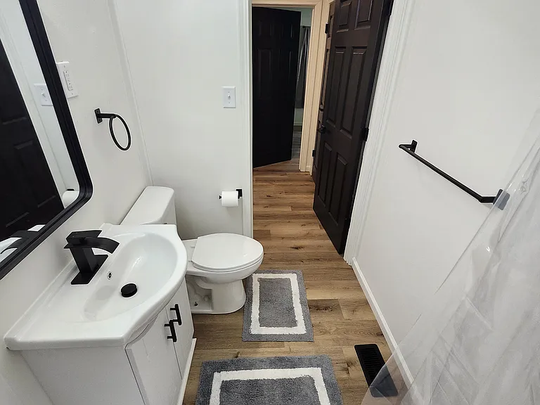 139 NW Louise St — Photo 14