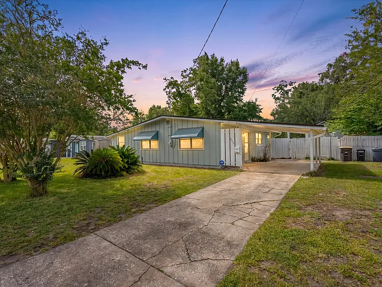 6766 London Bridge Ln — Photo 1