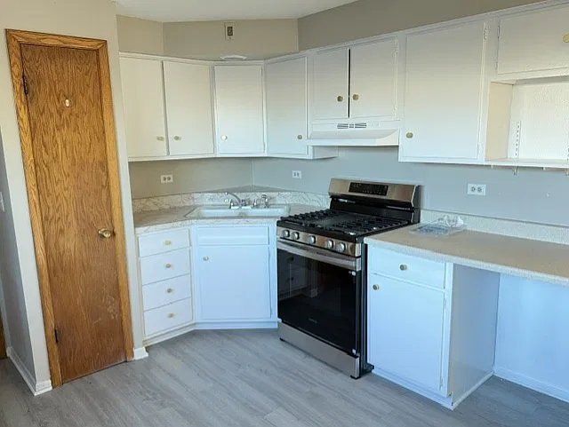 2 bed, 900 sqft, $1,700 — Photo 2