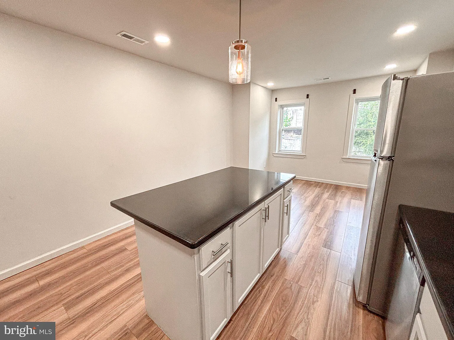 4 bed, 2.0 bath, 1446 sqft, $2,500 — Photo 4