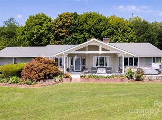2944 Turnpike Rd, Horse Shoe, NC 28742