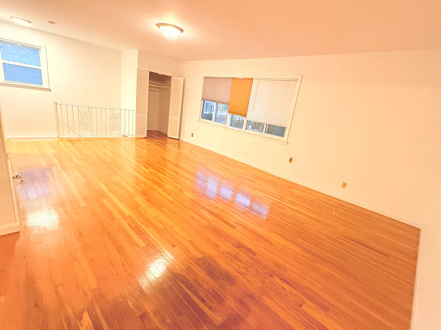 2 bed, 950 sqft, $3,000 — Photo 2