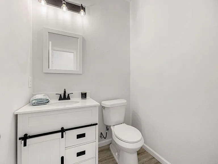8 Donna Ct #B — Photo 13