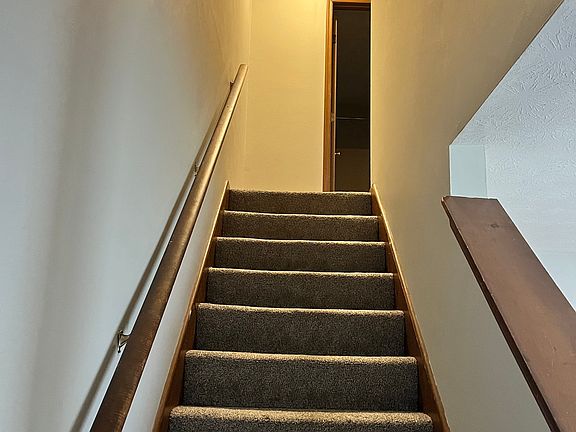 5th image of 650 Larch St #D