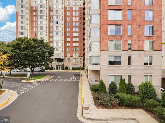 3rd image of 2726 Gallows Rd APT 1506