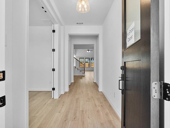 14803 Mission Ave Interior Image 3