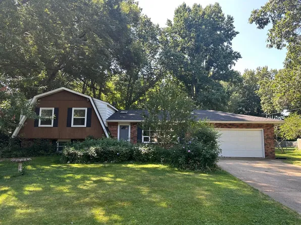 6866 Red Apple Dr, Michigan City, IN 46360